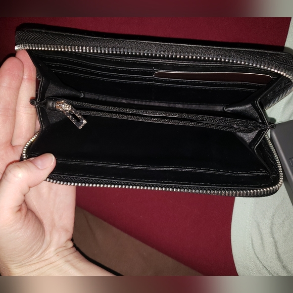 G by GUESS black Tully zip around wallet - Picture 5 of 14